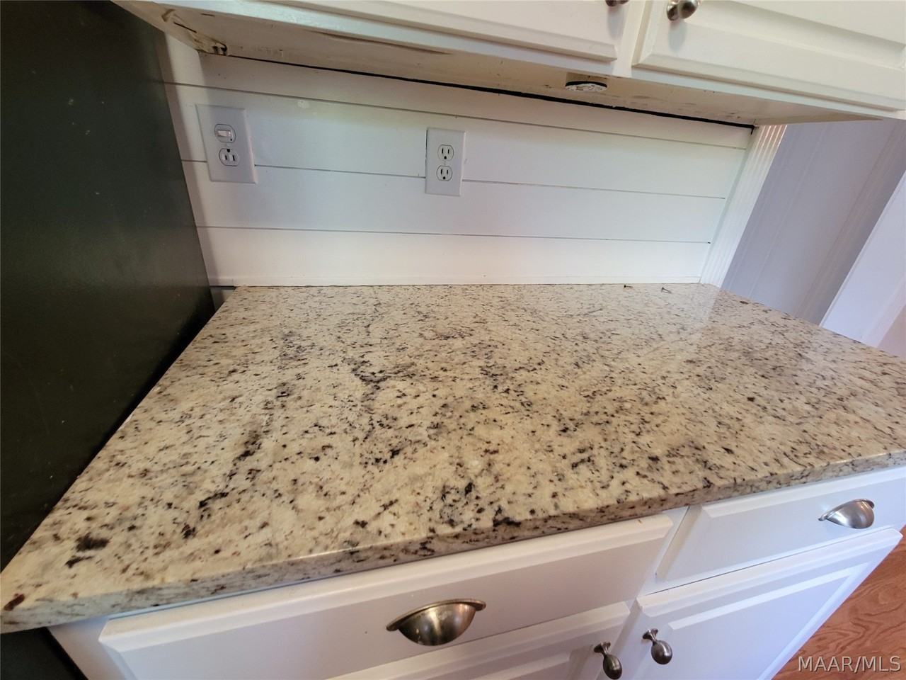 4066 Wares Ferry Rd - Photo 5 of 17