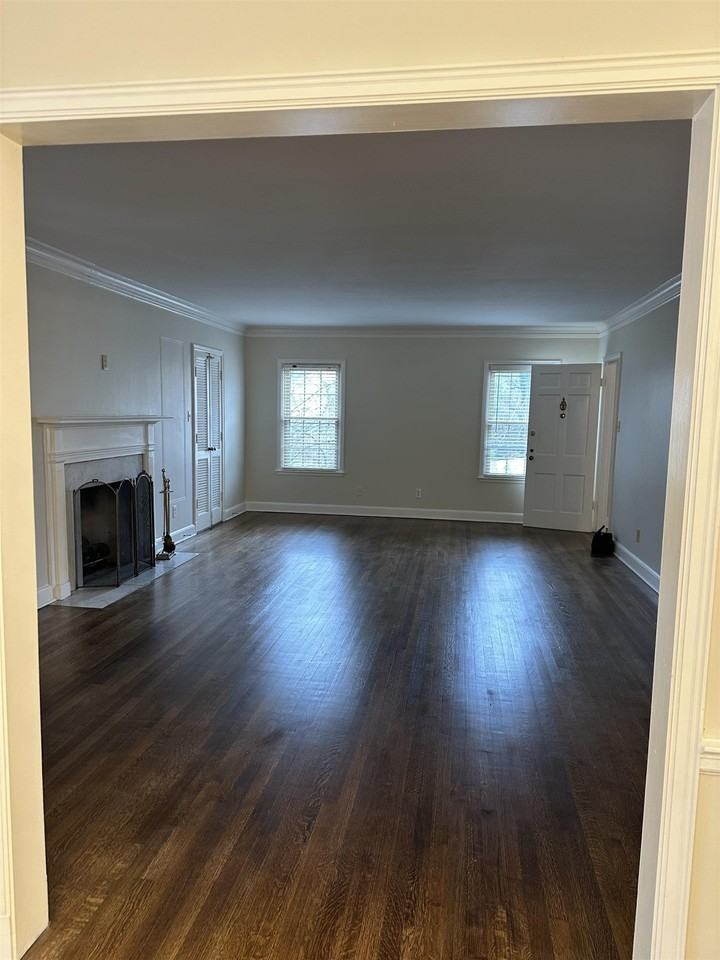 2906 Tishomingo Ln - Photo 4 of 25