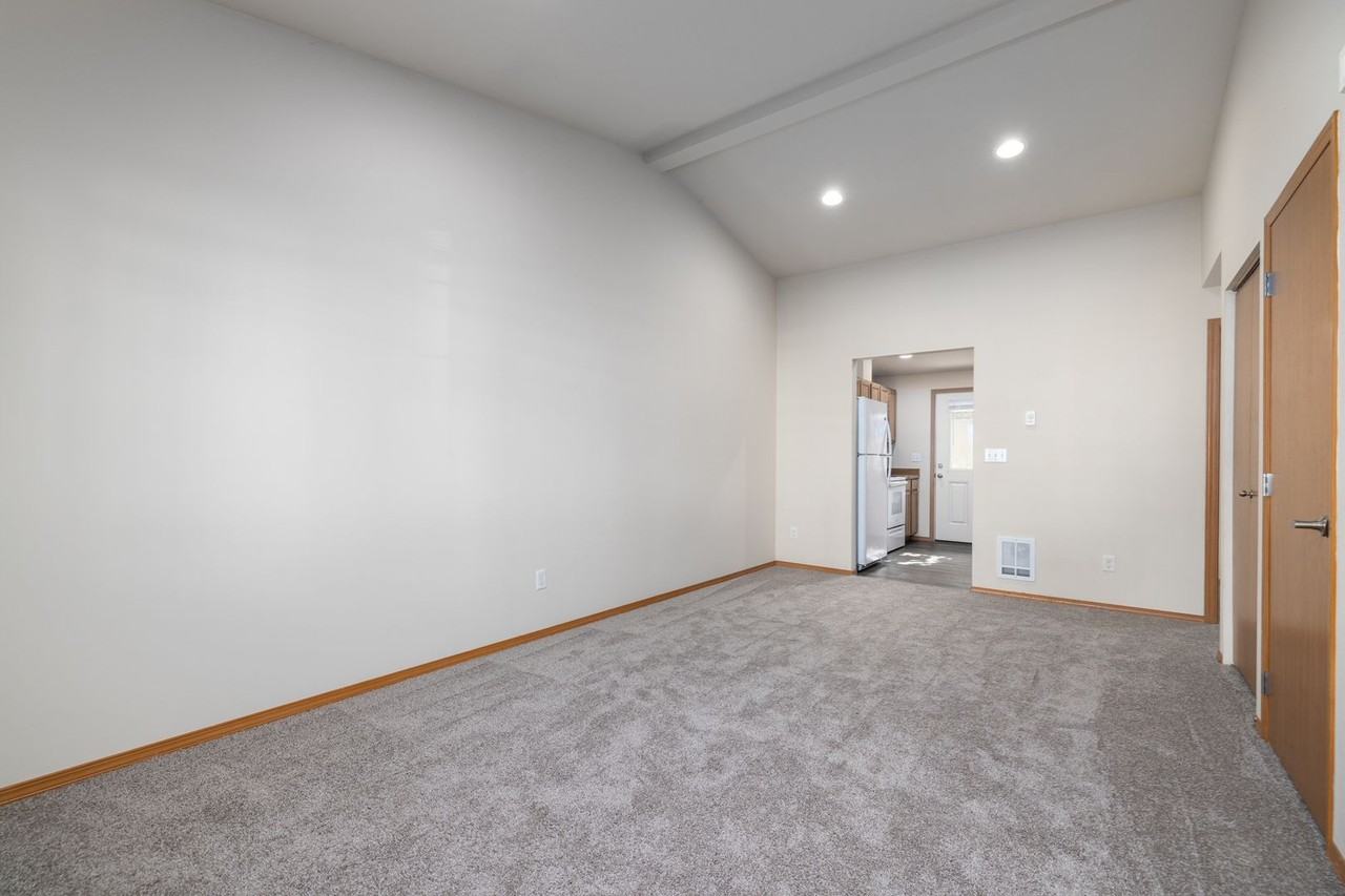 18222 Smokey Point Blvd - Photo 4 of 16
