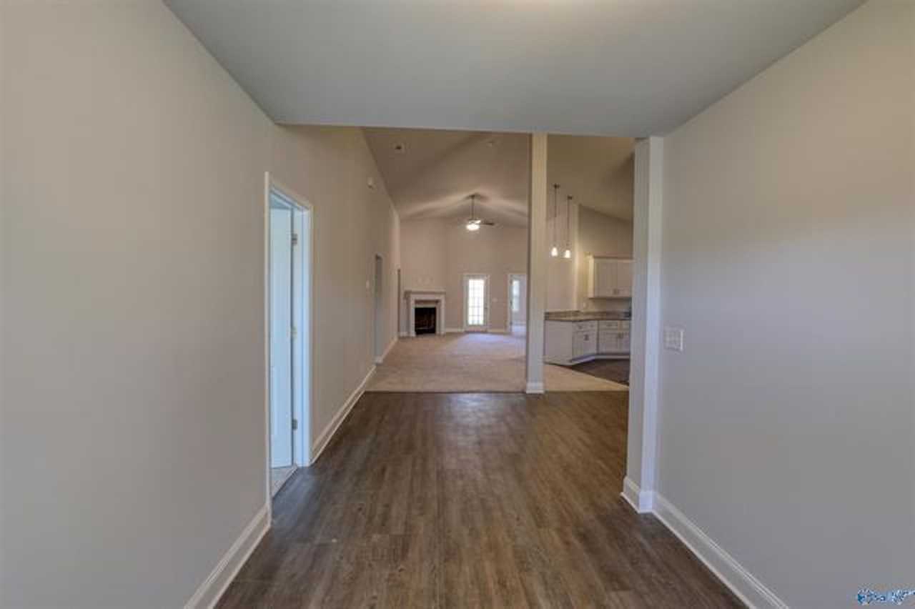 226 Abercorn Dr - Photo 2 of 14