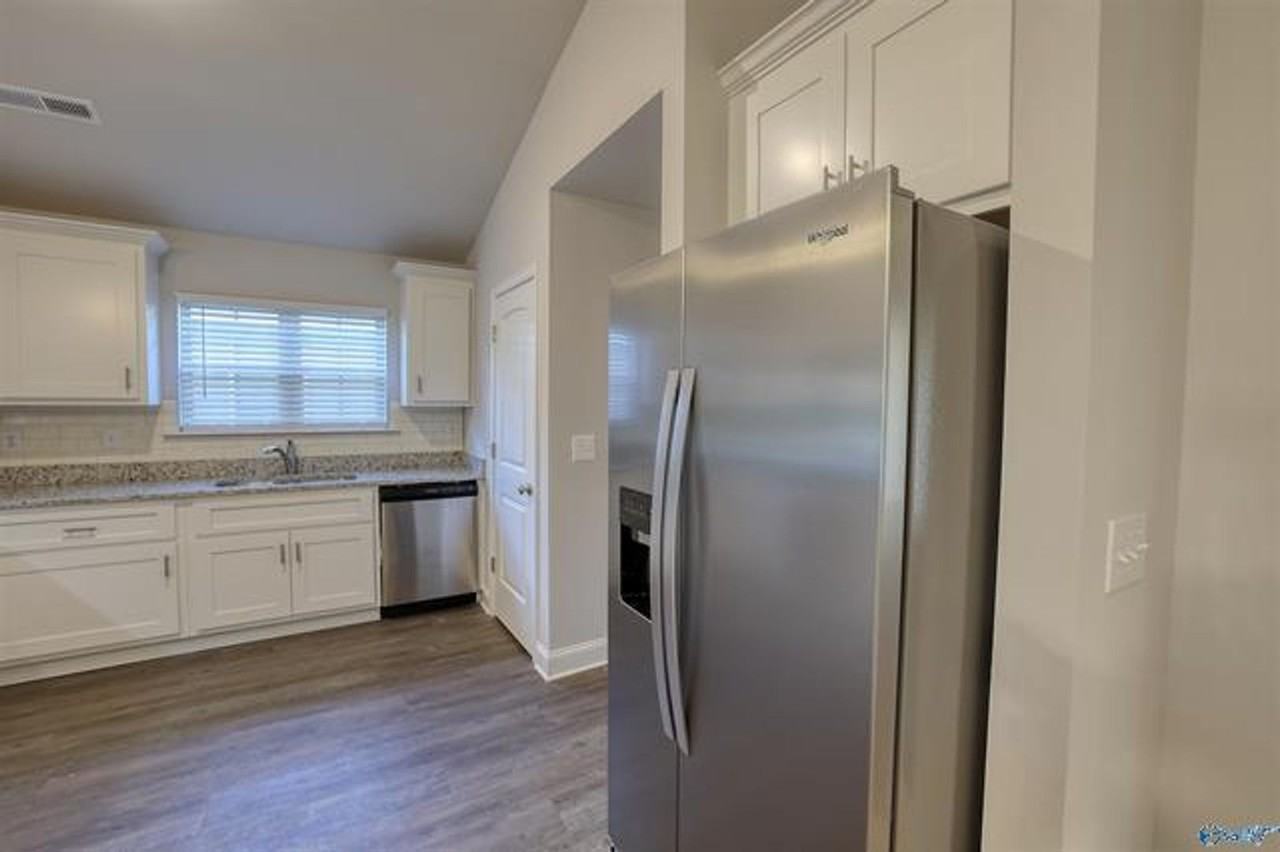 226 Abercorn Dr - Photo 3 of 14