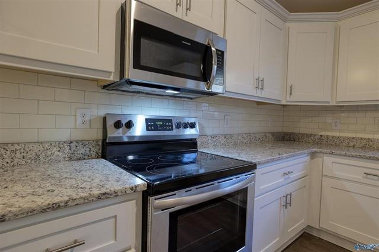 226 Abercorn Dr - Photo 4 of 14