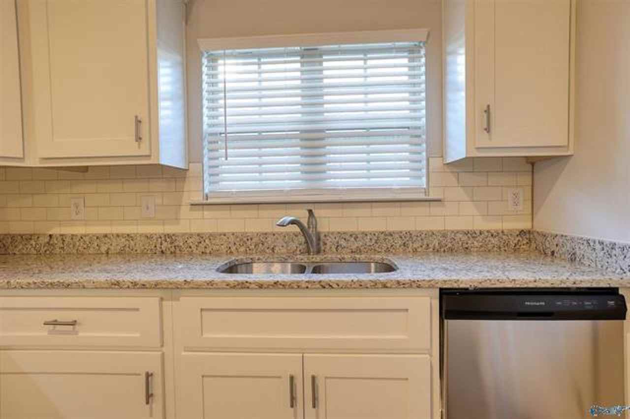 226 Abercorn Dr - Photo 5 of 14