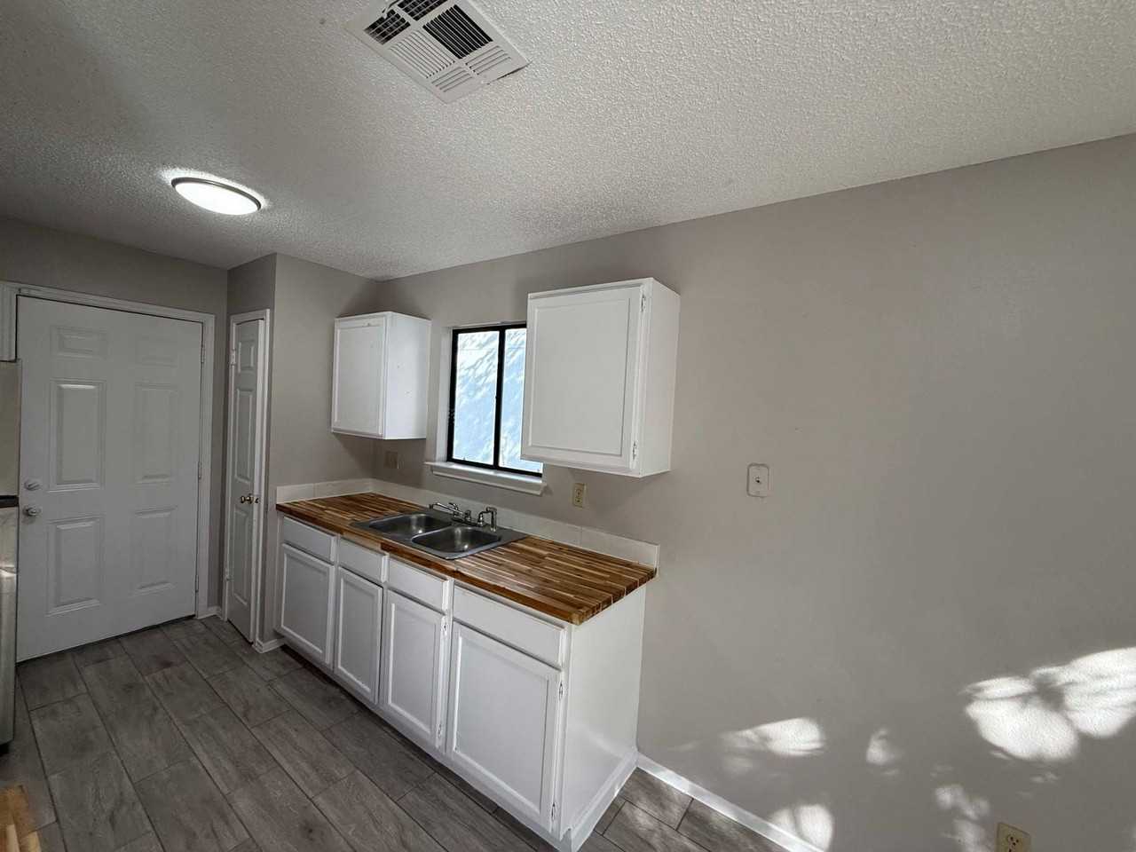12058 Trotwood Dr - Photo 3 of 10