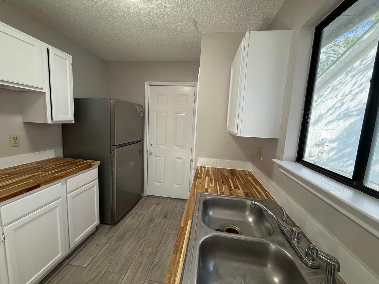 12058 Trotwood Dr - Photo 4 of 10
