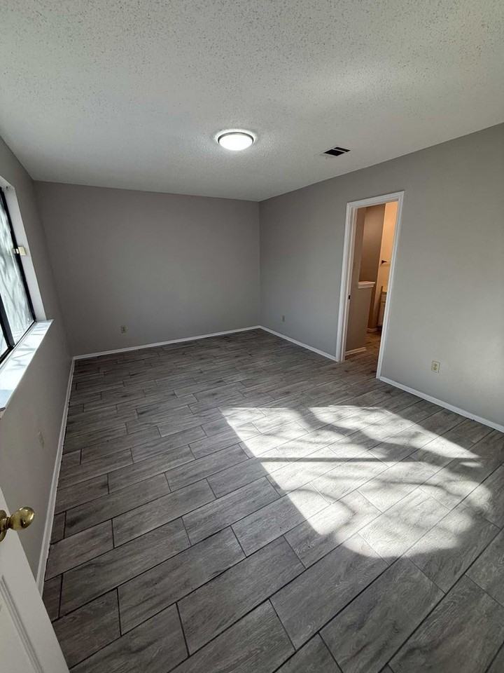 12058 Trotwood Dr - Photo 5 of 10