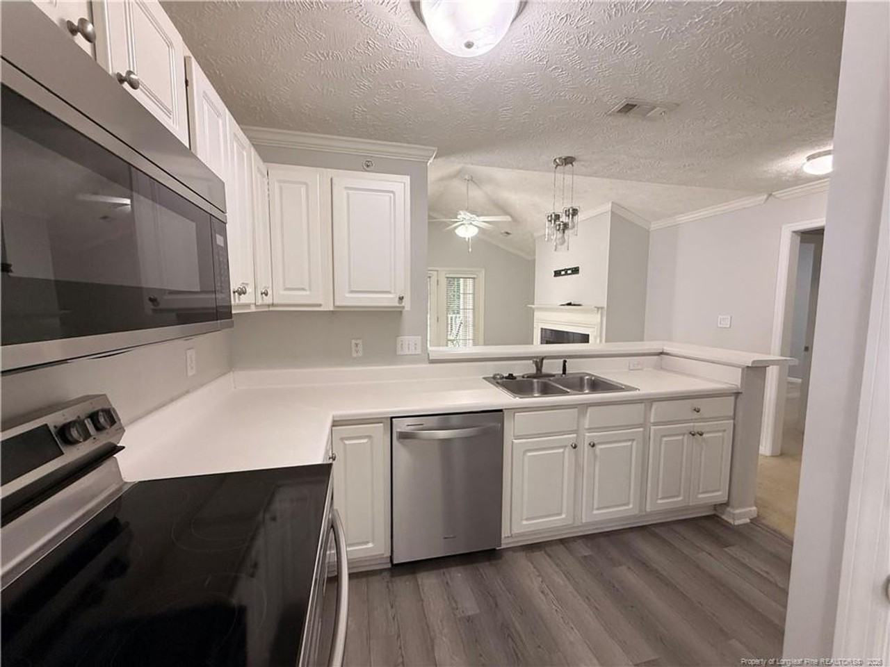 3342 Harbour Pointe Pl #9 - Photo 4 of 16