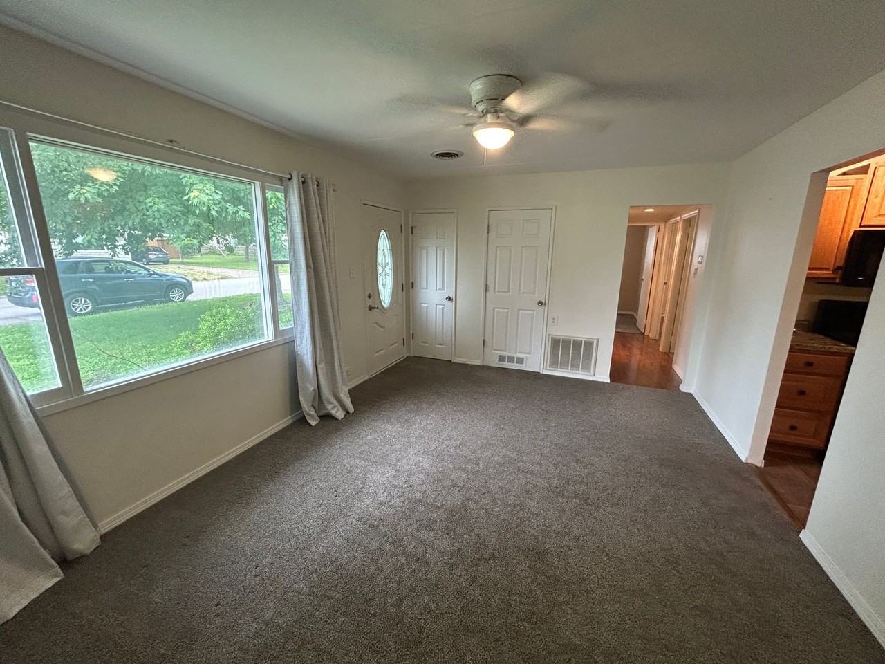 1700 W Granview Dr - Photo 3 of 12