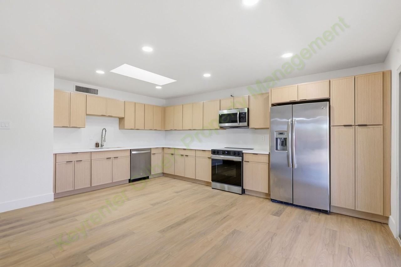 8608 E Whitton Ave - Photo 6 of 30