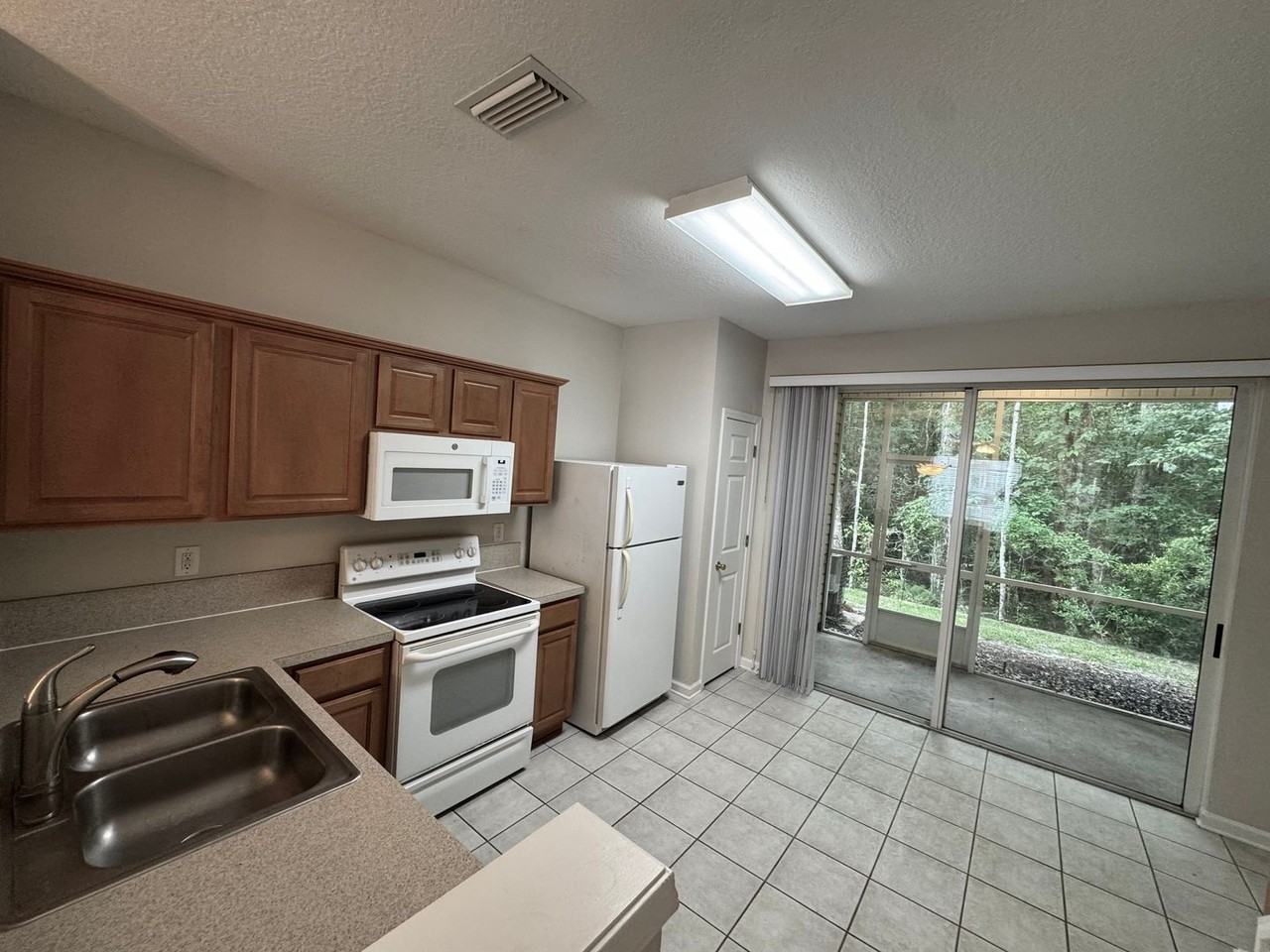 8428 Thornbush Ct - Photo 2 of 14