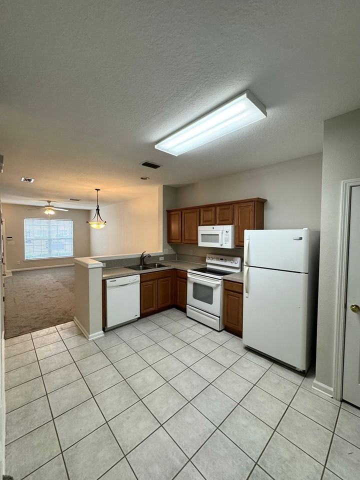 8428 Thornbush Ct - Photo 5 of 14