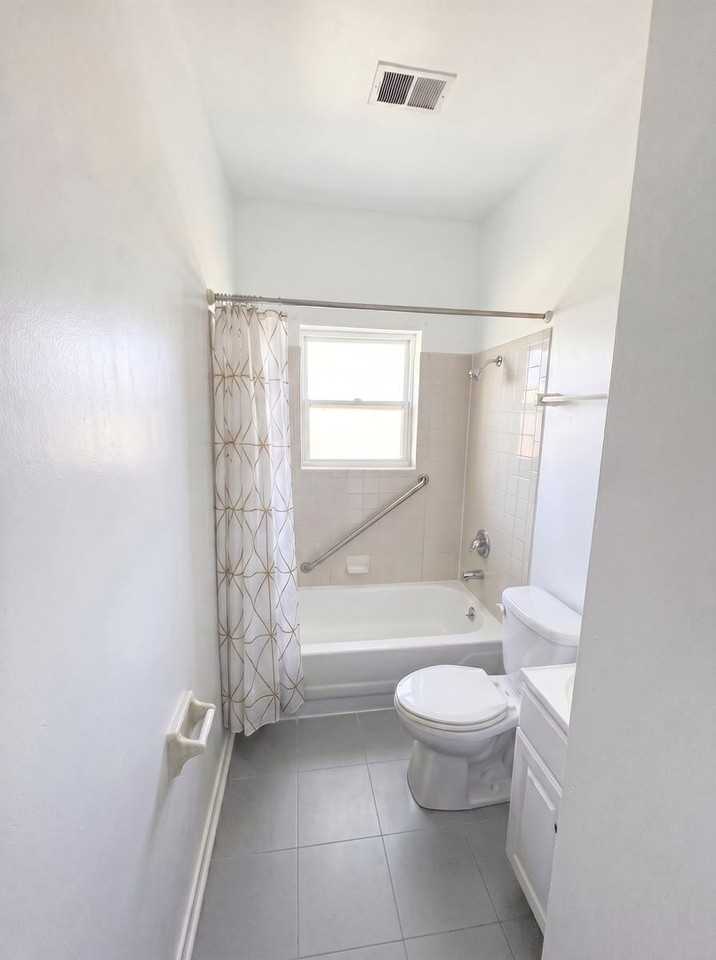1263 Empire Ave - Photo 4 of 15