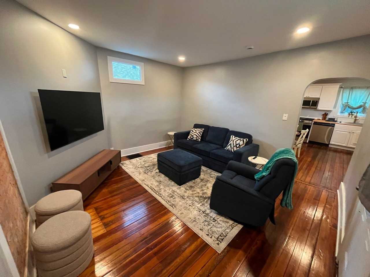 529 Lindsey St - Photo 2 of 11