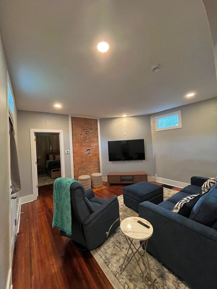 529 Lindsey St - Photo 3 of 11