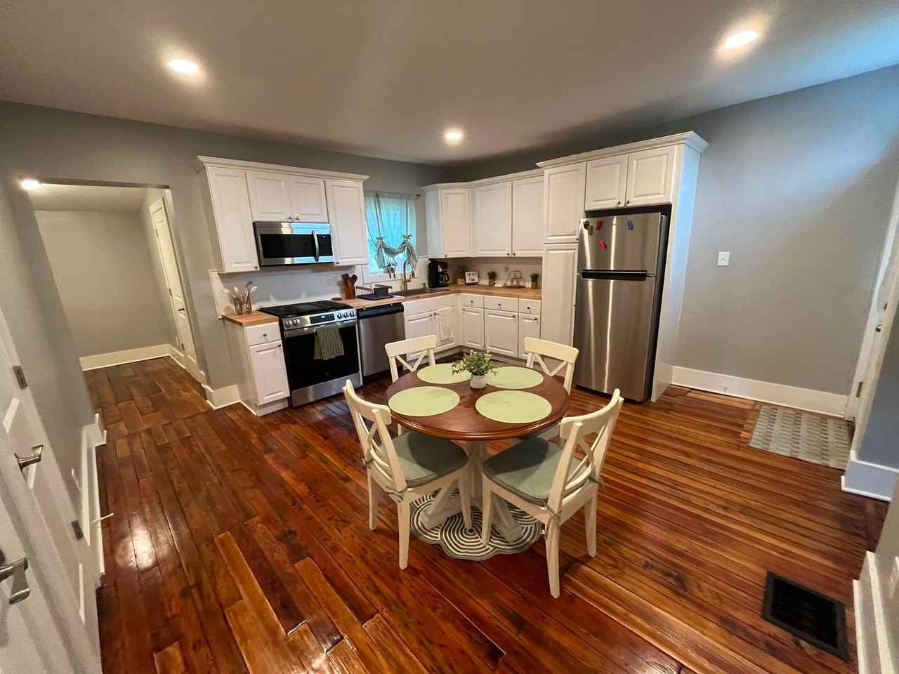 529 Lindsey St - Photo 4 of 11