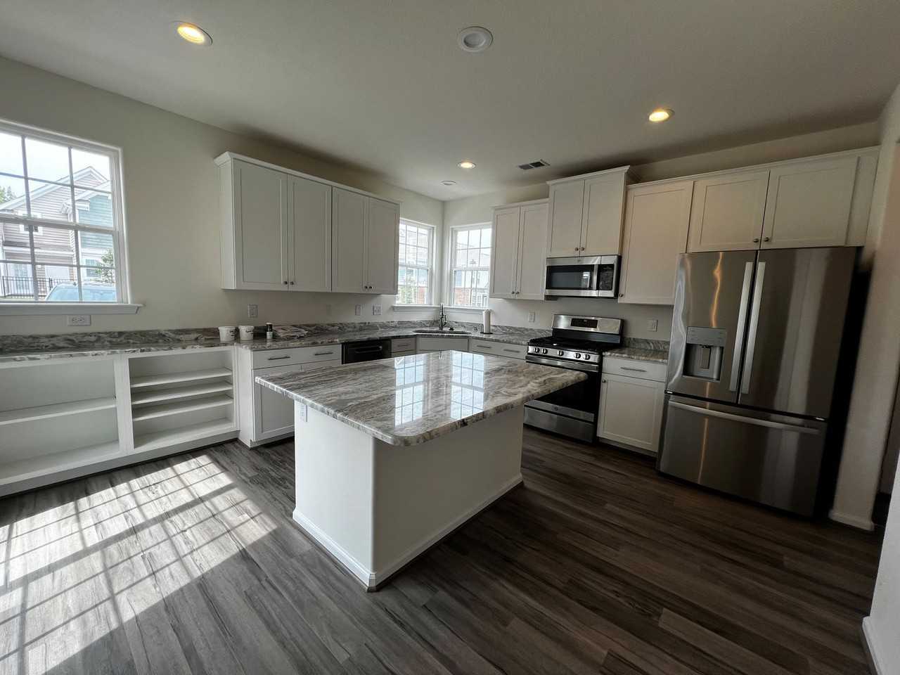1007 Robinson Rd - Photo 6 of 16