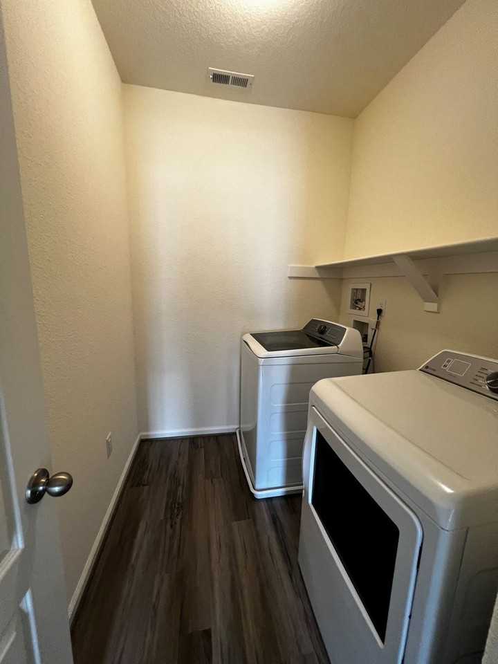 1007 Robinson Rd - Photo 7 of 16