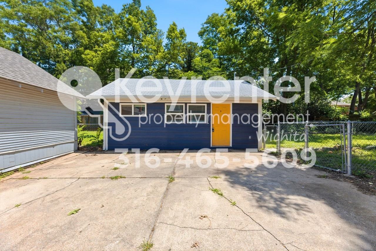 338 1/2 N Holyoke St - Photo 2 of 12