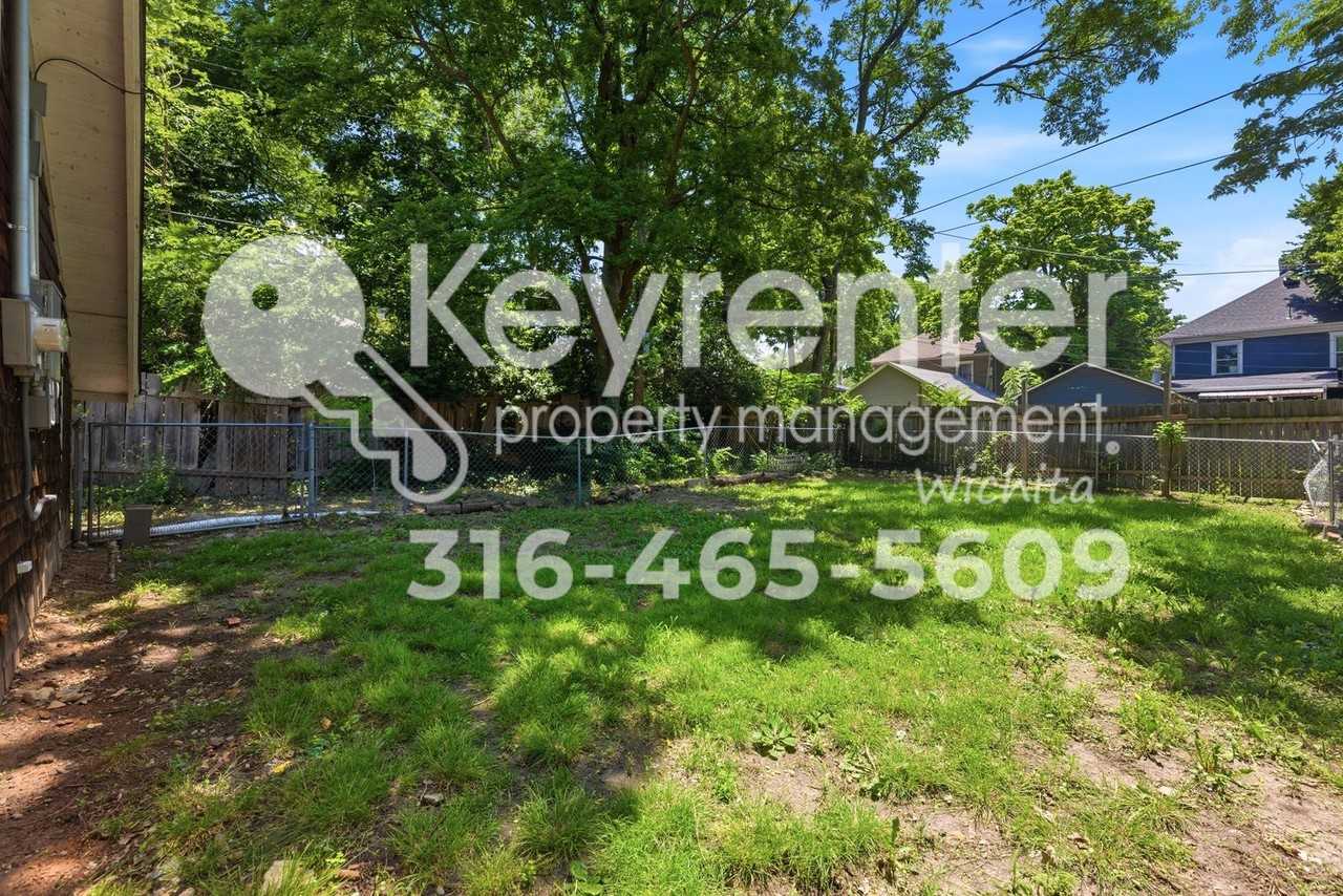 338 1/2 N Holyoke St - Photo 3 of 12