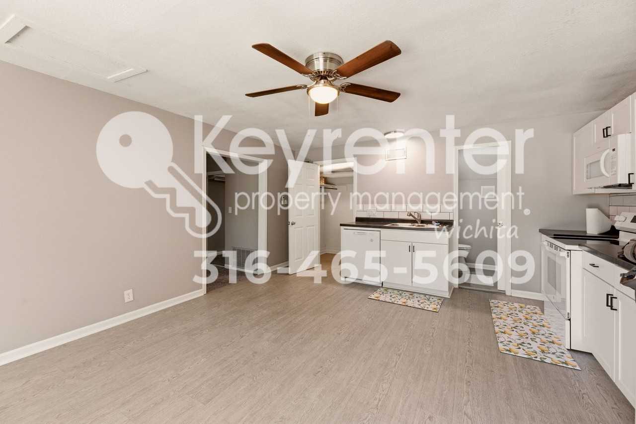 338 1/2 N Holyoke St - Photo 4 of 12