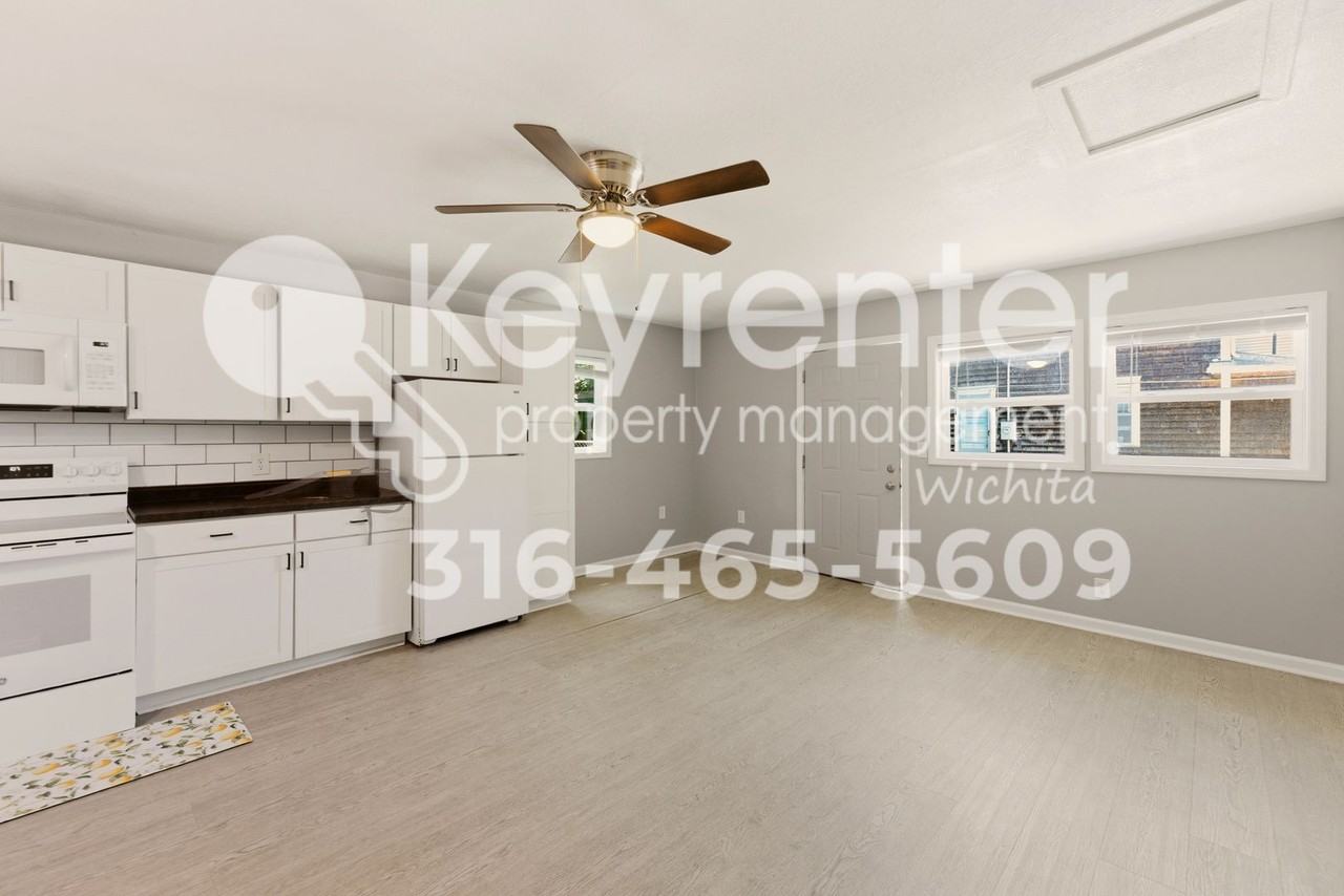 338 1/2 N Holyoke St - Photo 5 of 12