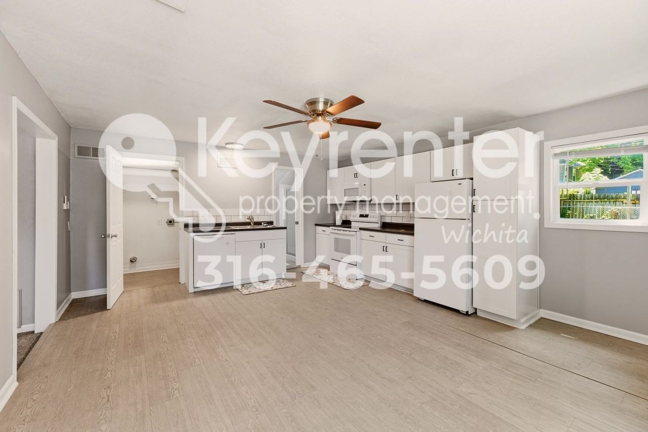 338 1/2 N Holyoke St - Photo 6 of 12
