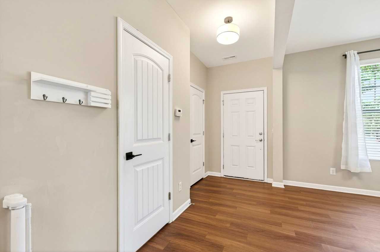 117 Holly Berry Ln - Photo 4 of 37