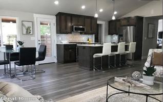 featured image of 596 N Larch St