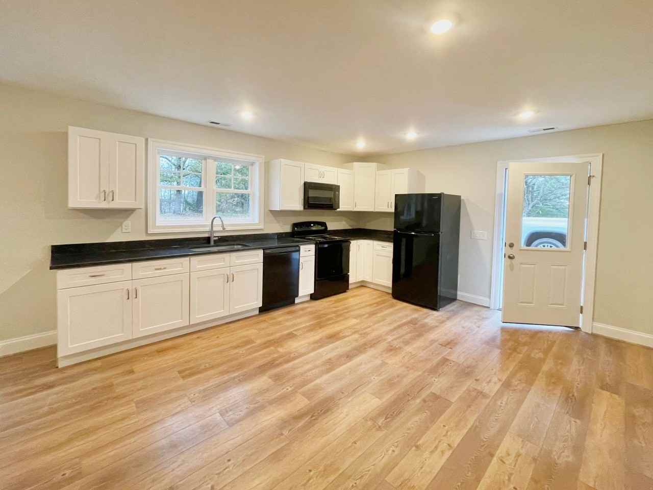 100 Taylor Rd - Photo 2 of 7