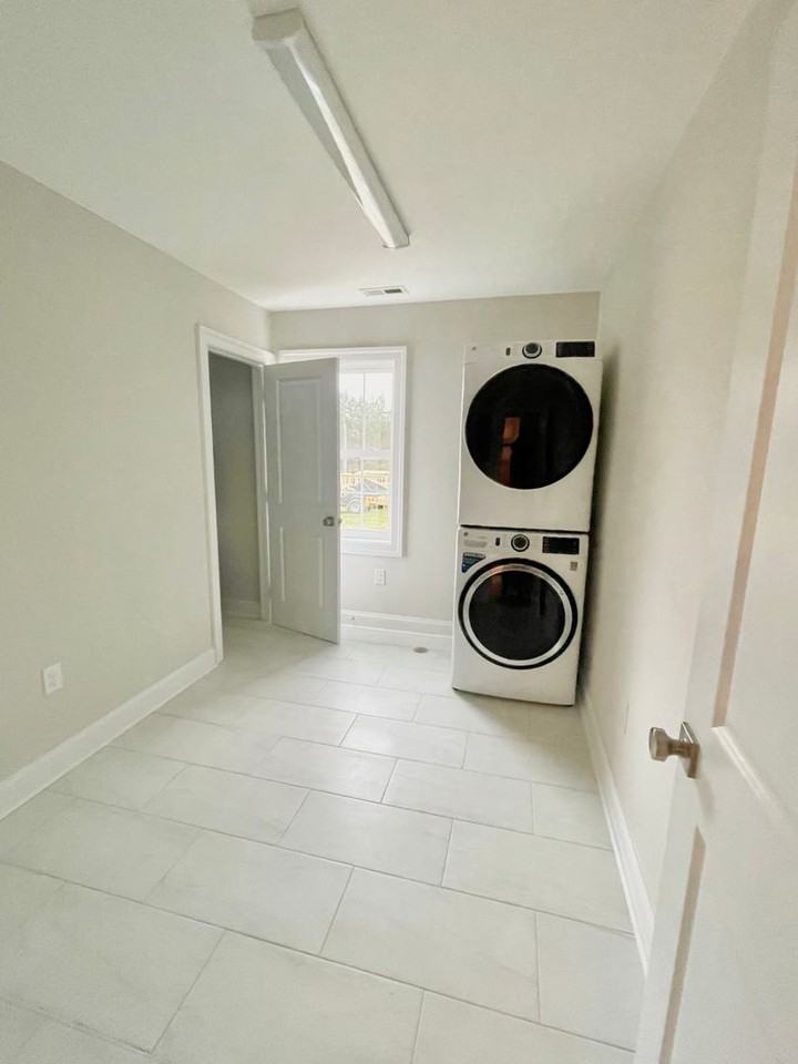 100 Taylor Rd - Photo 3 of 7