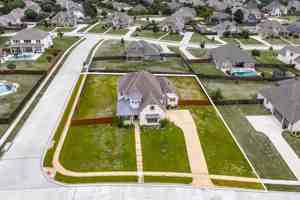 featured image of 217 Longwood Dr