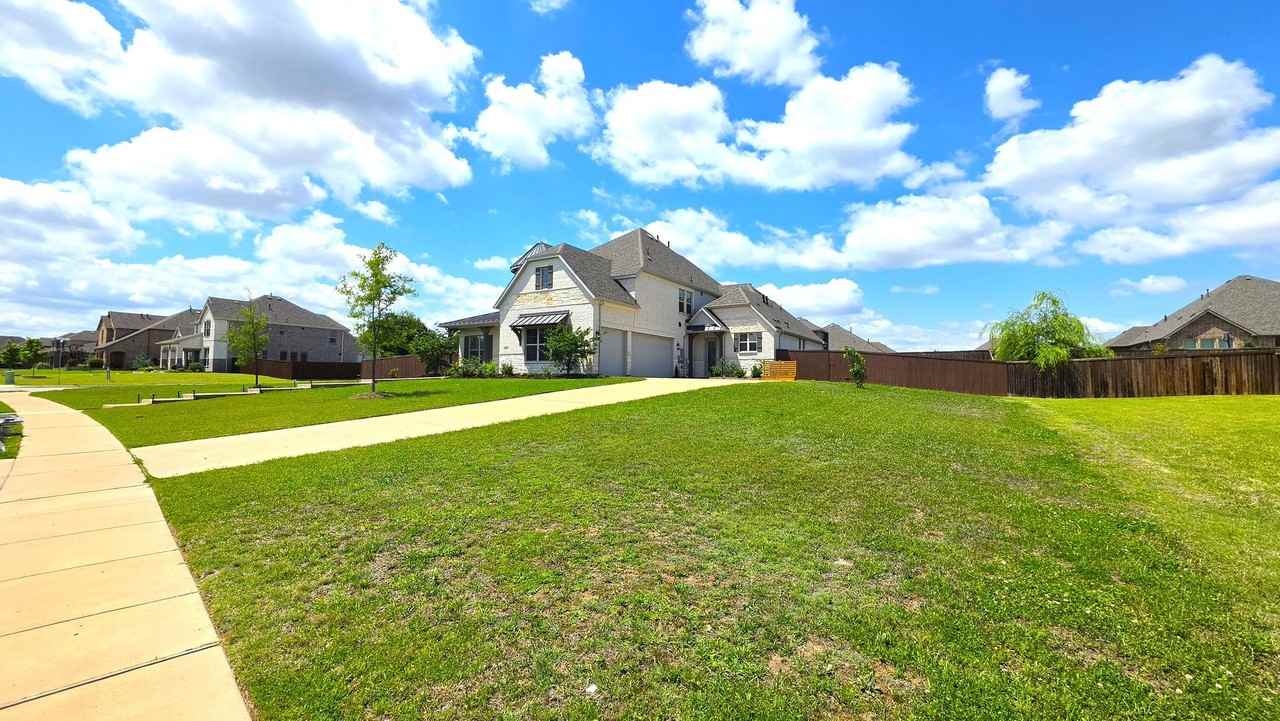 217 Longwood Dr - Photo 3 of 50