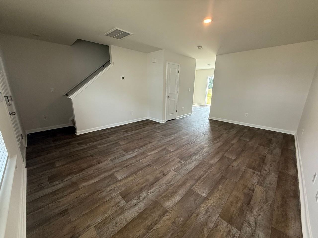 3913 Falcon Ct - Photo 4 of 16