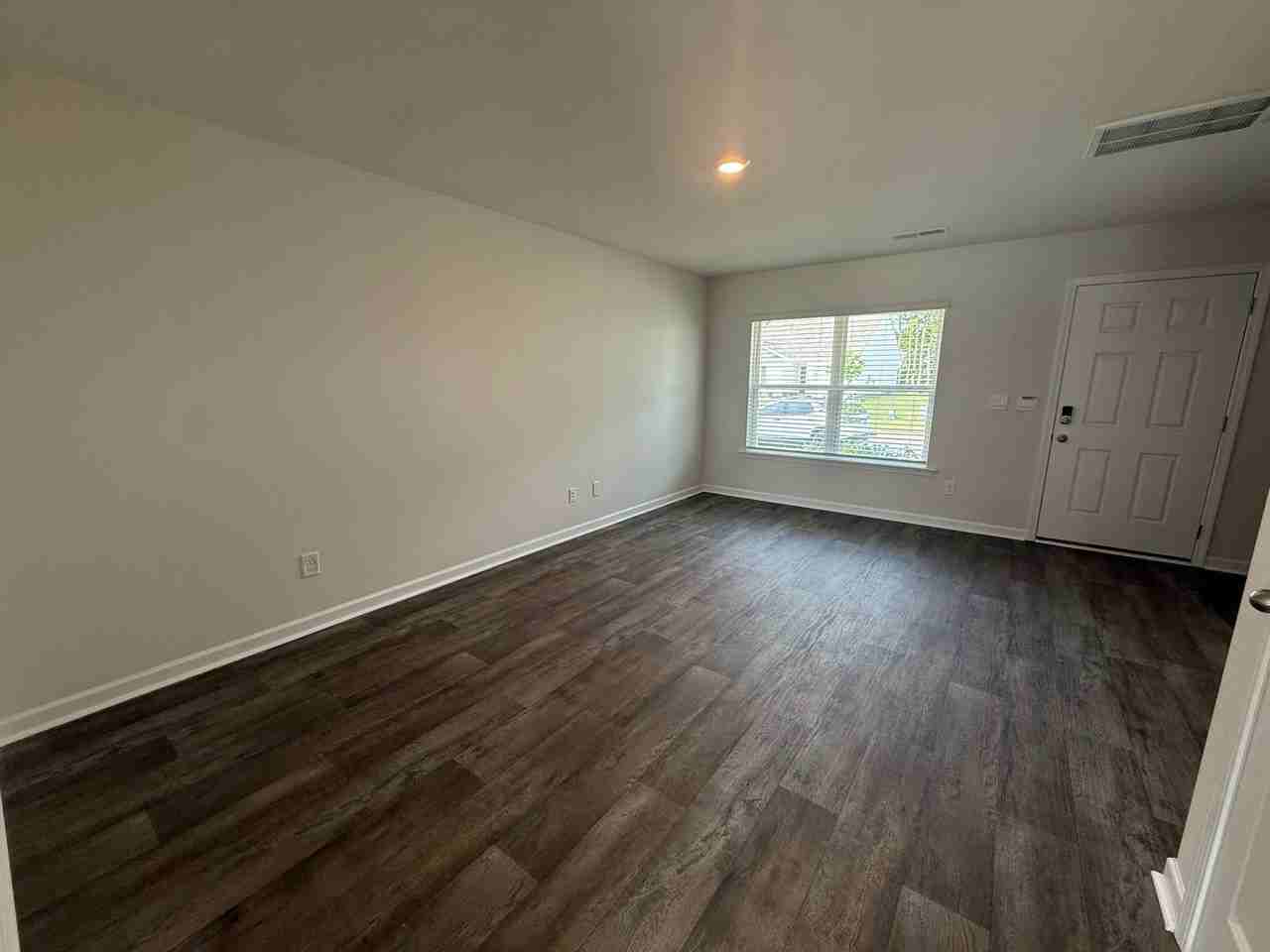 3913 Falcon Ct - Photo 5 of 16