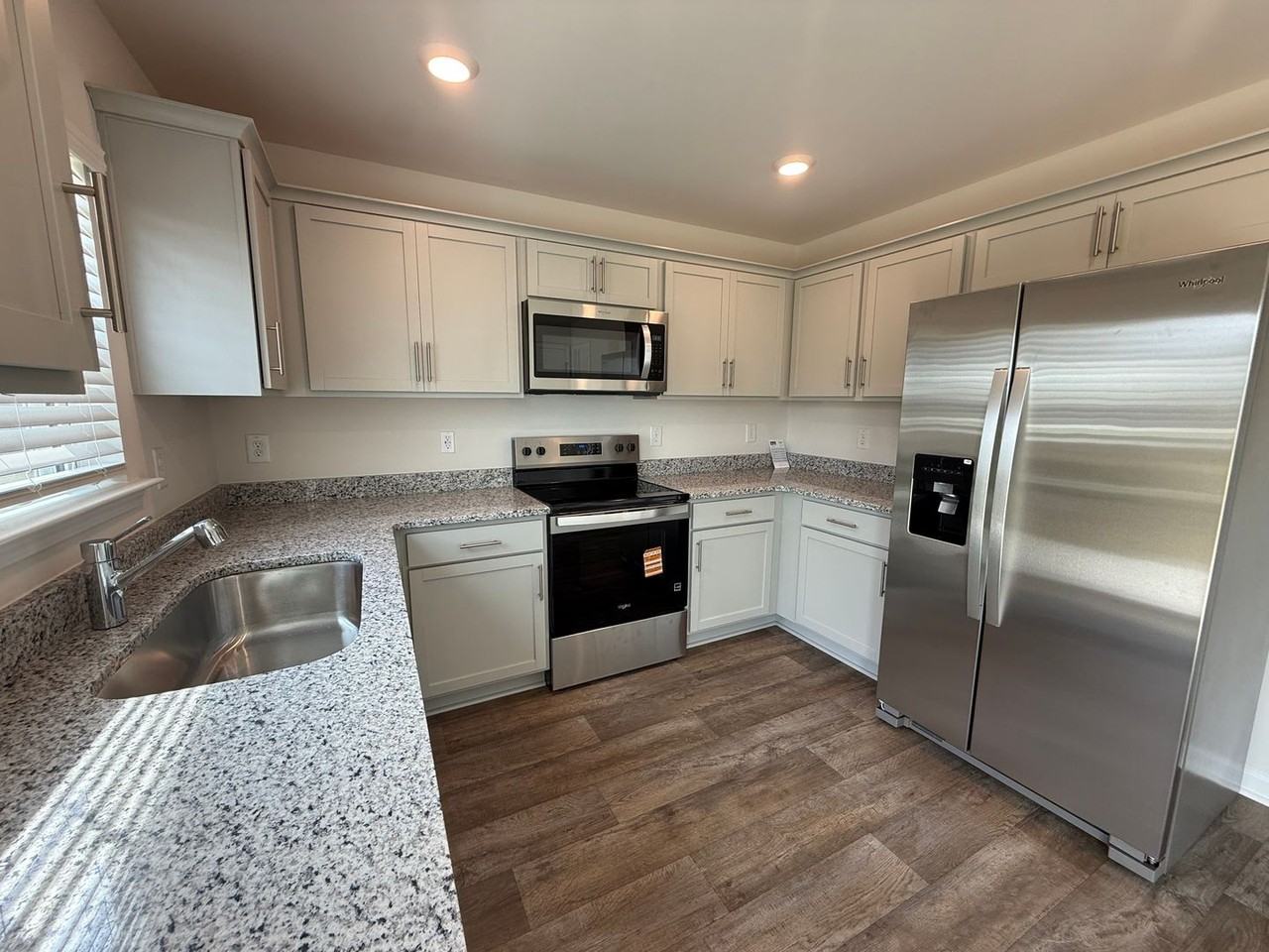 3913 Falcon Ct - Photo 6 of 16