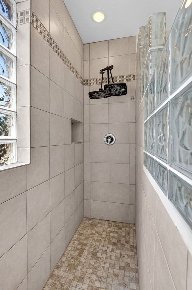 697 W Oak Tree Ln - Photo 6 of 34