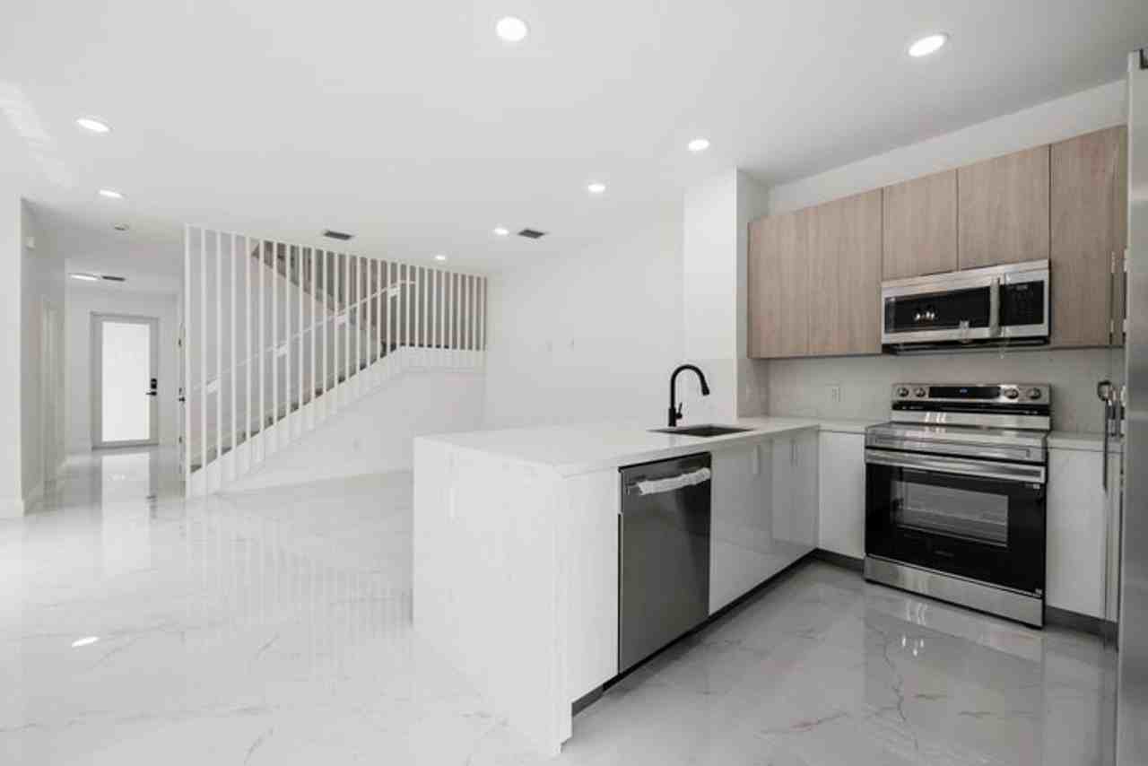 1355 Nw 42nd St - Photo 2 of 15