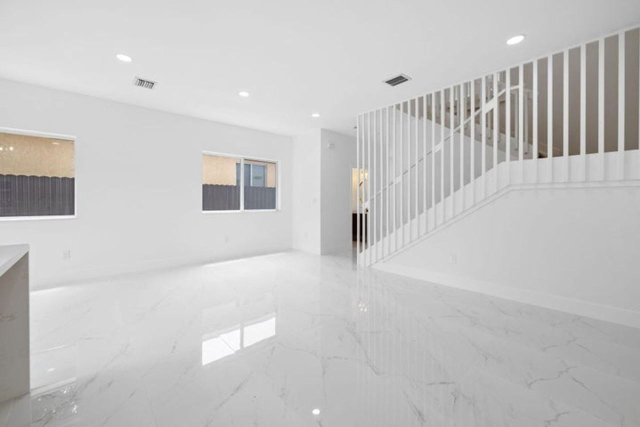 1355 Nw 42nd St - Photo 4 of 15