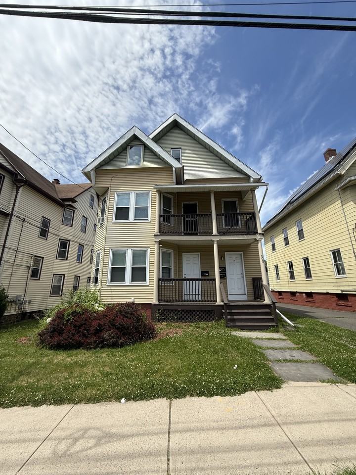 498 Stanley St #3