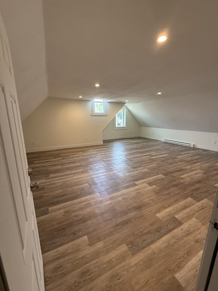 498 Stanley St #3 - Photo 2 of 7