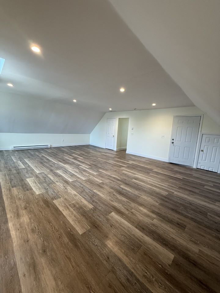 498 Stanley St #3 - Photo 3 of 7