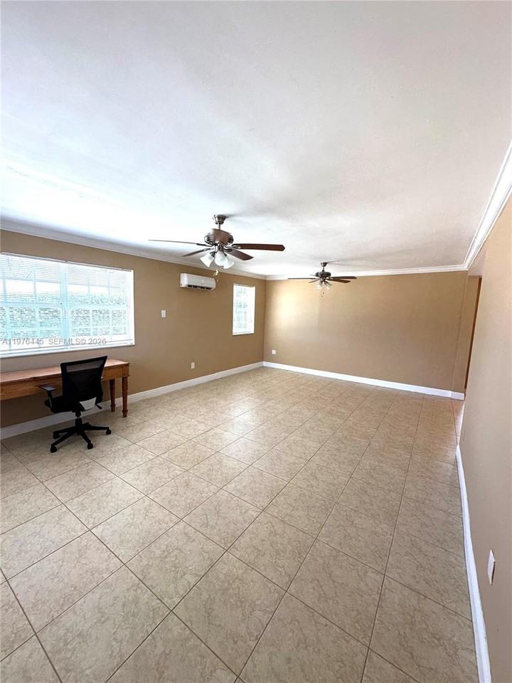 3101 Sw 67th Ave - Photo 2 of 8