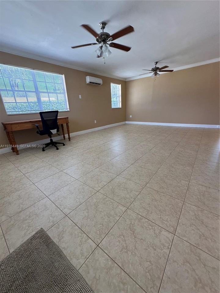 3101 Sw 67th Ave - Photo 3 of 8
