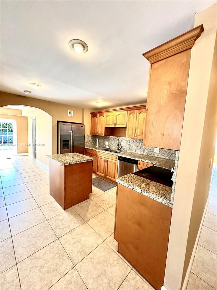 3101 Sw 67th Ave - Photo 6 of 8