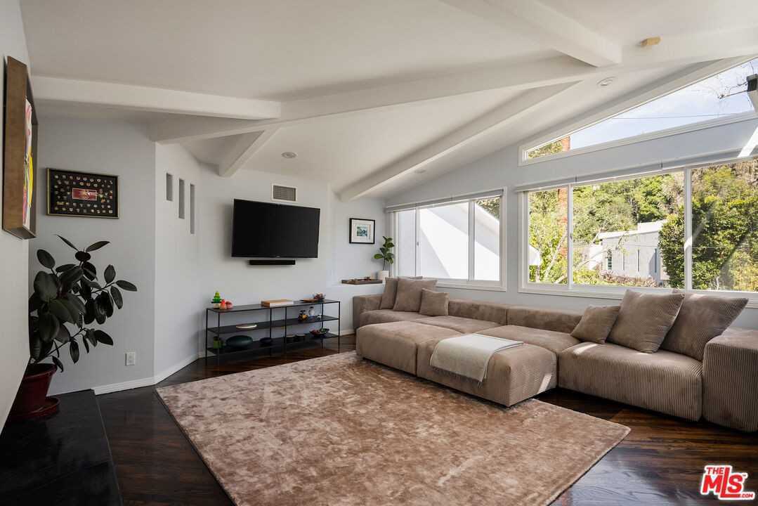 12317 Rochedale Ln - Photo 3 of 8