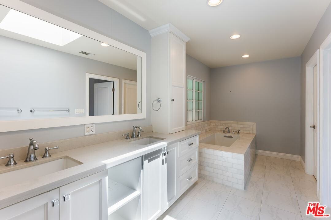 3269 Edith St - Photo 3 of 8