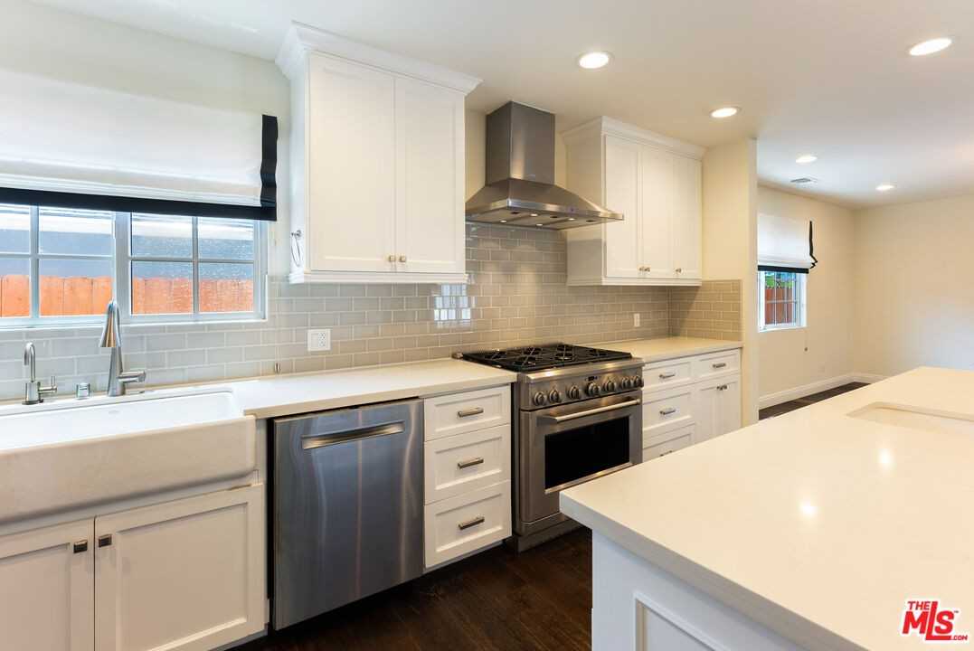 3269 Edith St - Photo 4 of 8