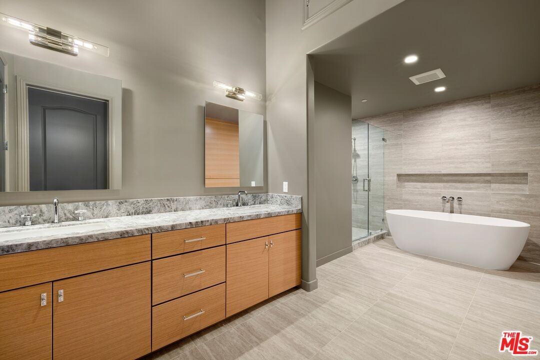 16123 W Sunset Blvd #105 - Photo 6 of 8