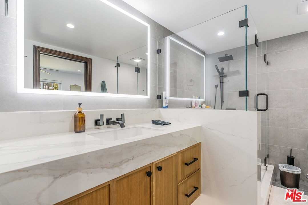 30 Reef St #2 - Photo 4 of 8