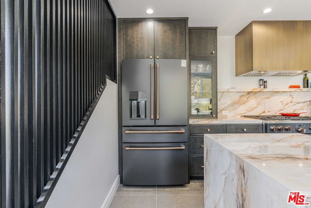 30 Reef St #2 - Photo 5 of 8